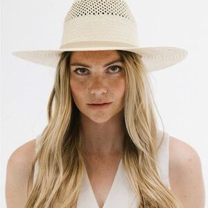 NWT GigiPip Dakota Elegant Cream Wide-Brim Hat